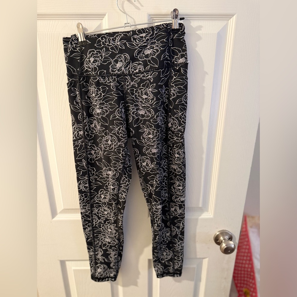 Victoria's Secret Black and White Floral Leggings